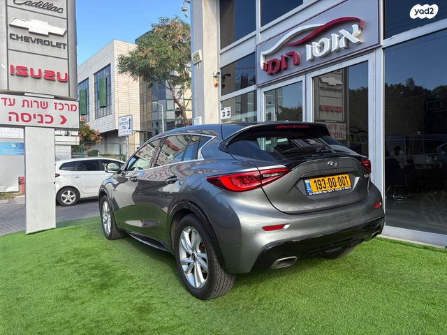 אינפיניטי Q30