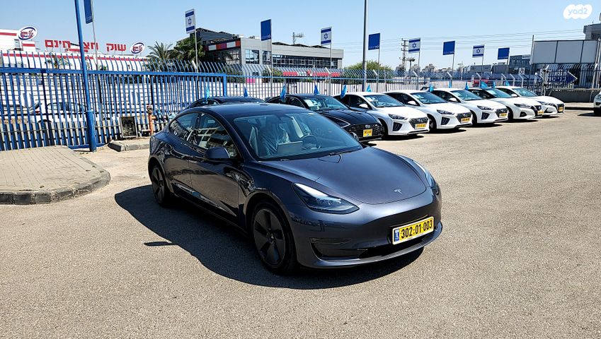מודעת רכב טסלה מודל 3