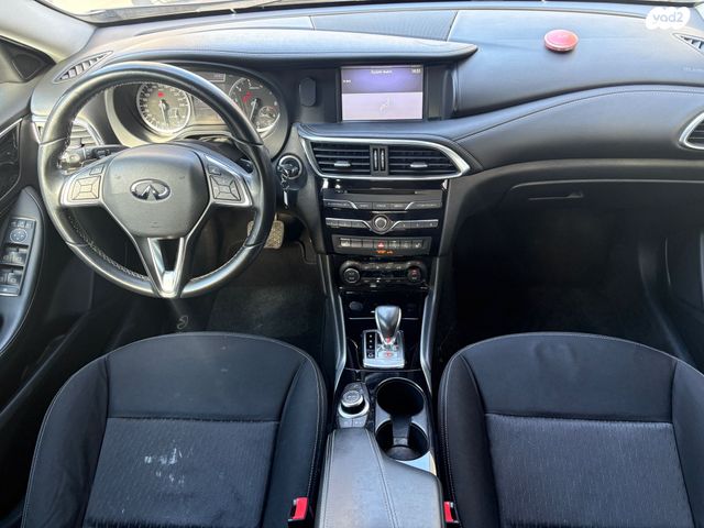 אינפיניטי Q30