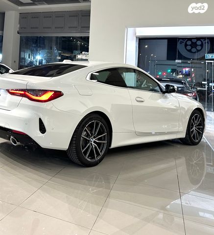 מודעת רכב ב מ וו סדרה 4