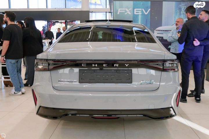 צ׳רי אריזו 8