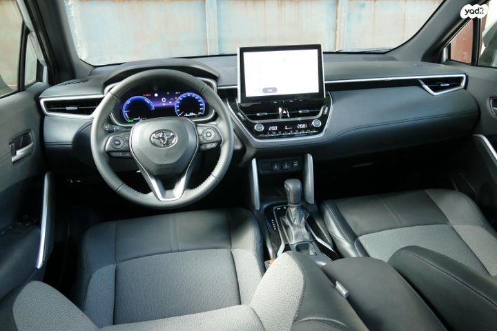 טויוטה קורולה קרוס