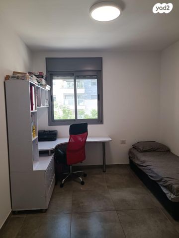 דירה, הקהילה 20, בצוותא, חריש