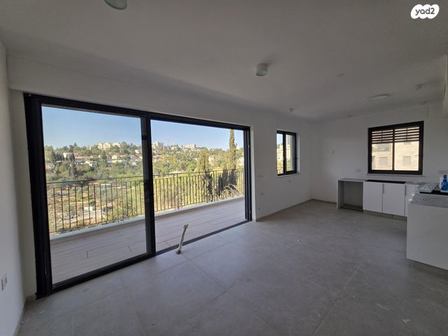 אברהם ניסן 12