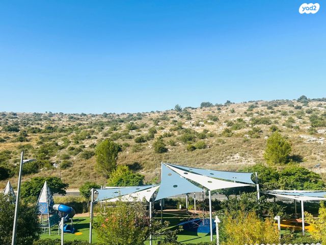 דרך מנחם בגין 80