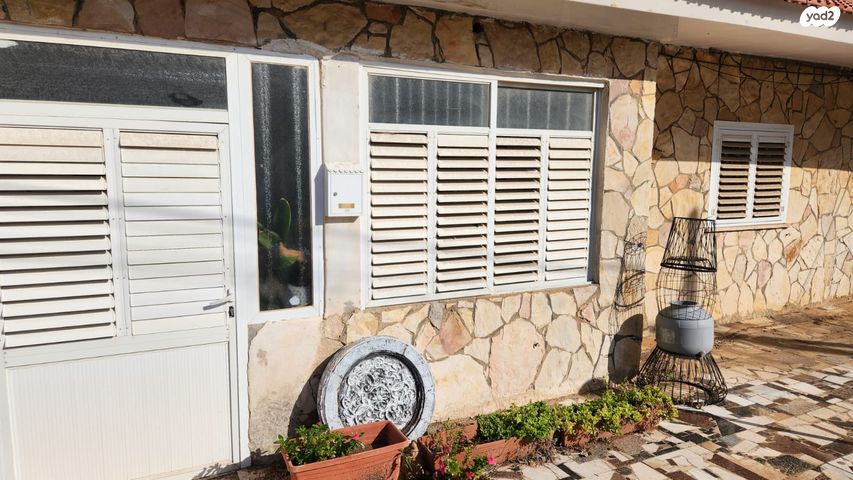 דו משפחתי, הבריגדה היהודית 16, גבעת אולגה, חדרה