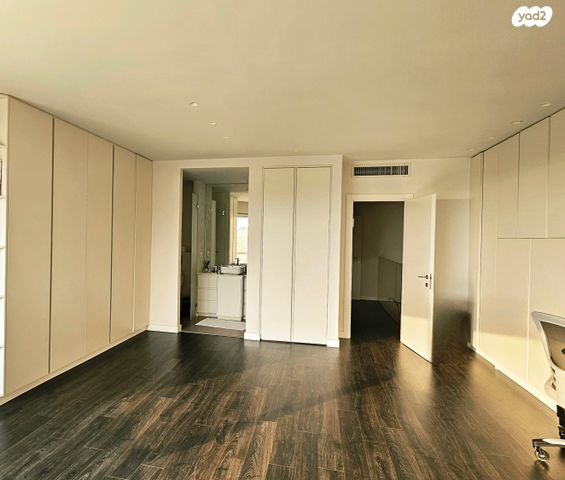 דירת גן, הרצל רוזנבלום 8, גלילות, תל אביב יפו