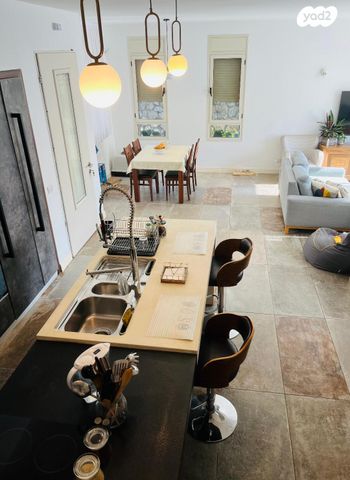 דו משפחתי, נורית 9, שאר העיר, מזכרת בתיה