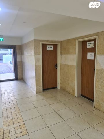 דירה, הר הצופים 7, רחובות ההולנדית, רחובות