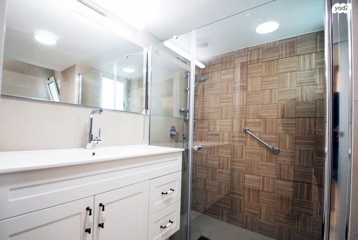 דירת גן, שדרות הציונות 123, כרמל צרפתי, חיפה