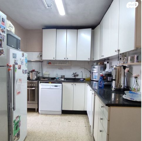 דירה, דוד רזיאל 11, רמת הנשיא, בת ים