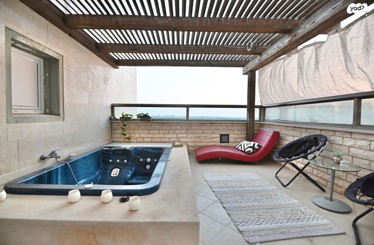 דירה, הר הצופים 15, רחובות ההולנדית, רחובות