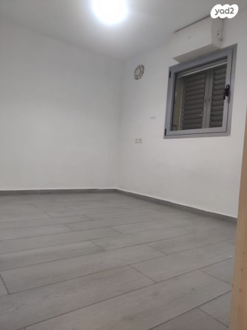 גבעת התחמושת 10