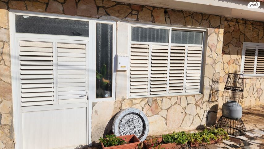 דו משפחתי, הבריגדה היהודית 16, גבעת אולגה, חדרה