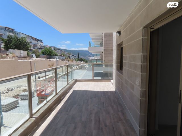 דירה, הנרקיסים 10, רכסים