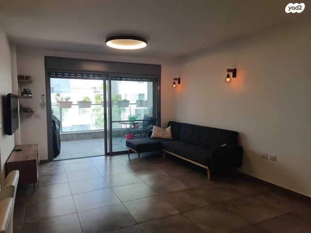 דירה, הקהילה 20, בצוותא, חריש