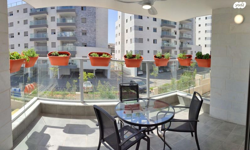 דירה, הקהילה 20, בצוותא, חריש