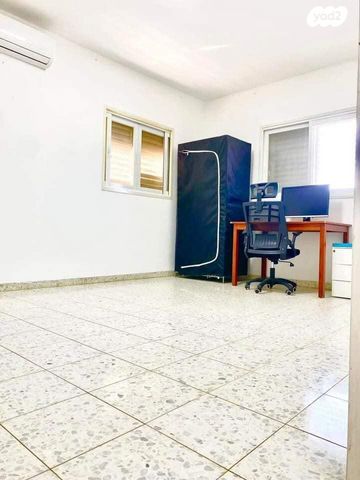 טריפלקס, החריש 13, שכון עובדים, עפולה