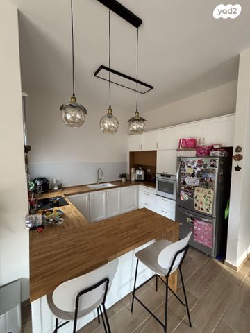 דרך העצמאות 25