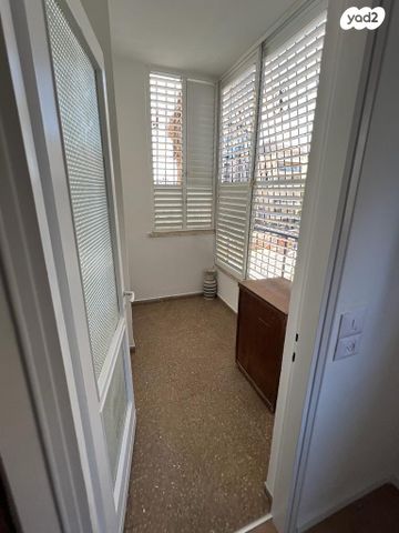 דירה, קריניצי 60, שכונת יהלום, מרכז העיר ב, רמת גן