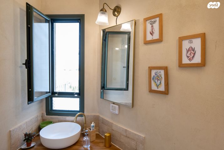 יחידת דיור, מפרץ חנייה 1, בית קשת, בית קשת