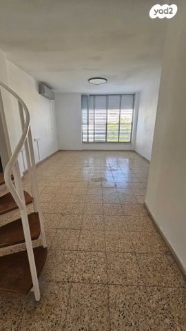 גג/ פנטהאוז, הרב ריינס 40, נאות הרצל, נתניה