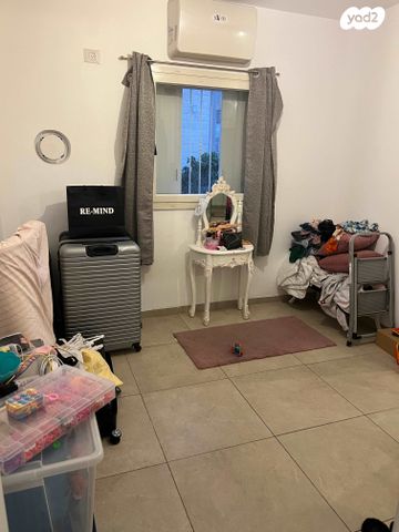 גג/ פנטהאוז, גפן 17, החורש, חריש