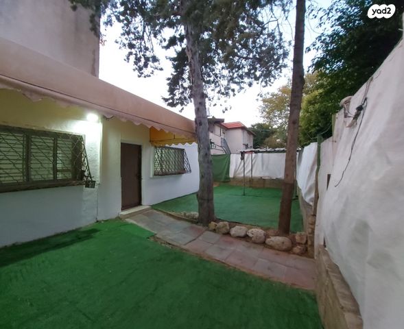 בית פרטי/ קוטג', העצמאות 6, מרכז העיר, סביניה, הוותיקה, קרית ביאליק