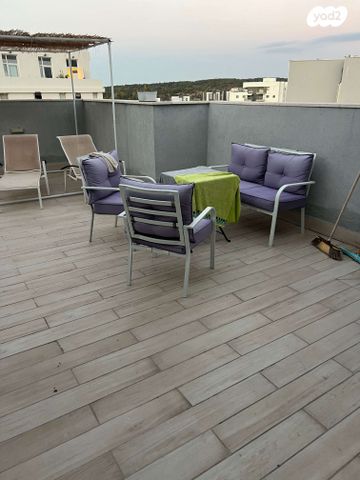 גג/ פנטהאוז, גפן 17, החורש, חריש