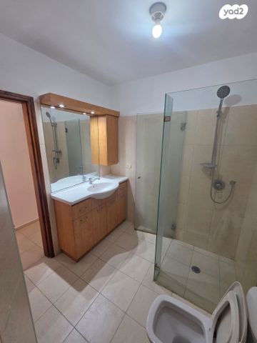 דירת גן, סעדיה גאון 5, נווה ישראל, הרצליה