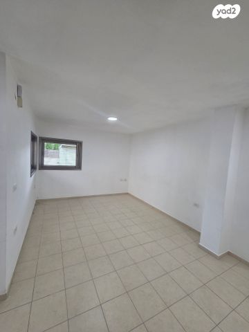 דירת גן, סעדיה גאון 5, נווה ישראל, הרצליה