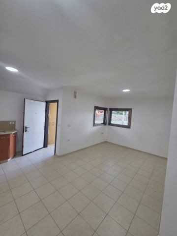 דירת גן, סעדיה גאון 5, נווה ישראל, הרצליה