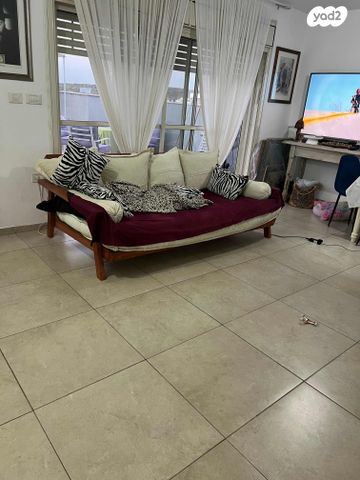 גג/ פנטהאוז, גפן 17, החורש, חריש