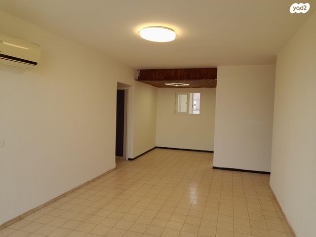 דירה, דגניה 12, שיכון עובדים, טבריה