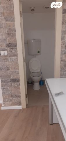 חנויות/ שטח מסחרי, שדרות הרצל 118, העיר העתיקה - מזרח, רמלה