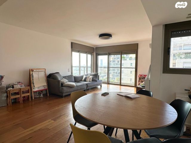 דירה, נווה גן, רמת השרון