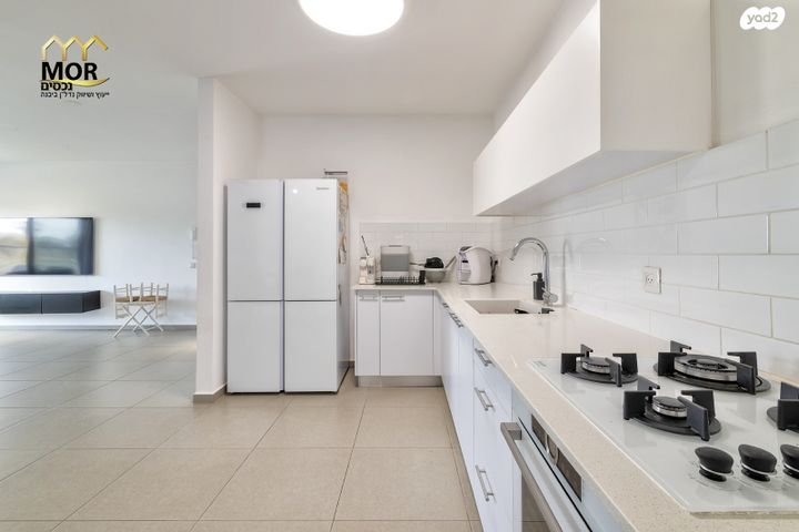 דירה, דבורה עומר, נאות שמיר, יבנה