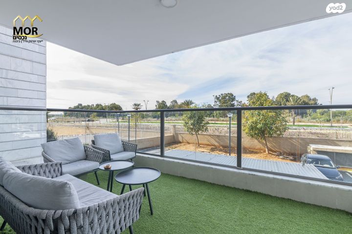 דירה, דבורה עומר, נאות שמיר, יבנה