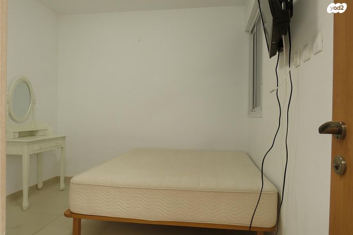 דירת גן, אירוס, ירוחם