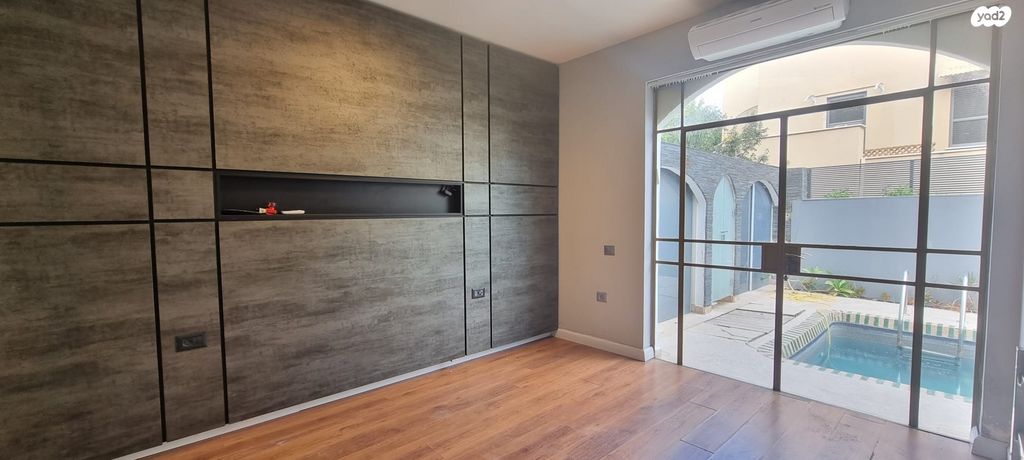 דו משפחתי, אורנית