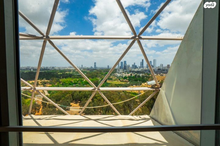 גג/ פנטהאוז, חרוזים, חרוזים, רמת גן