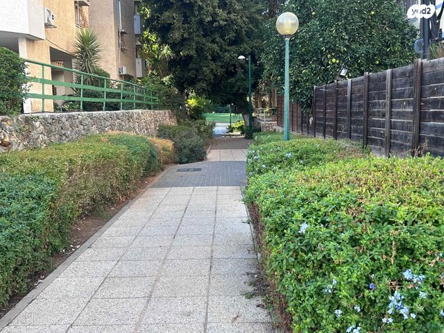 דירה, רבקה גובר, ראשונים, כפר סבא