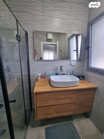 דו משפחתי, נעלה