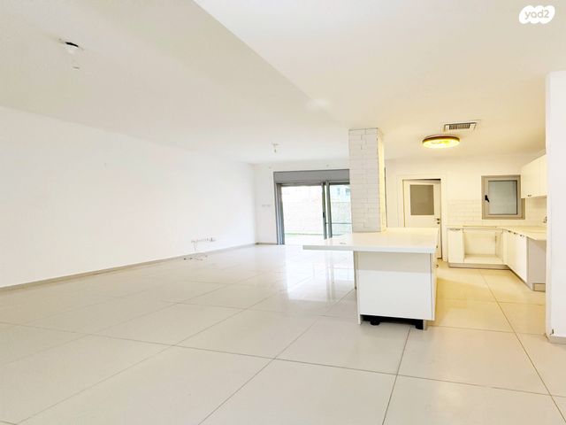 דירת גן, מודיעין מכבים רעות