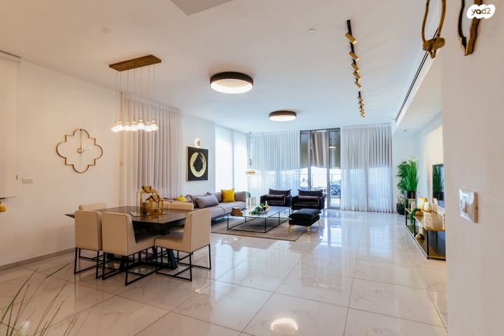 גג/ פנטהאוז, חיים הרצוג, פסגות אפק, ראש העין