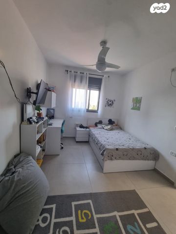 דו משפחתי, נעלה