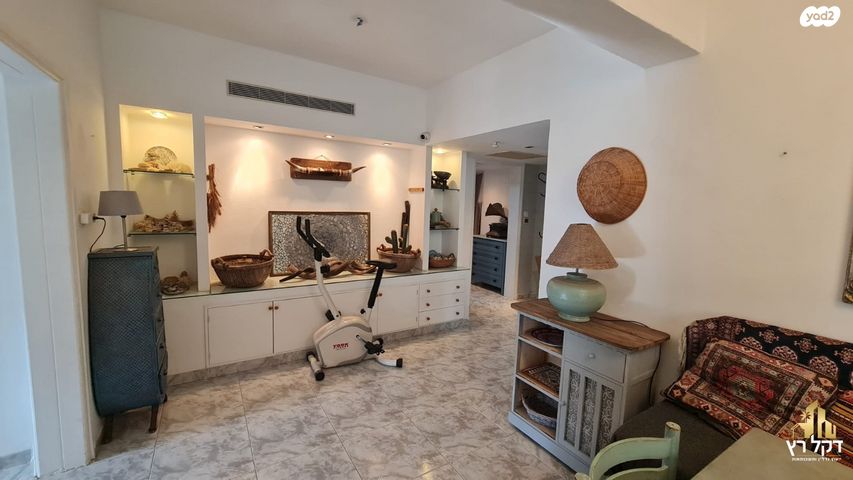 דירת גן, כפר עברי, עכו