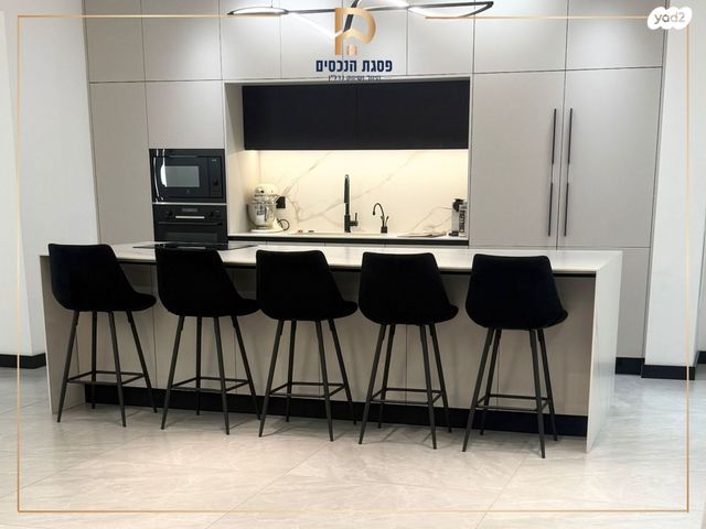 דירת גן, שיר השירים, גן יבנה מערב, גן יבנה