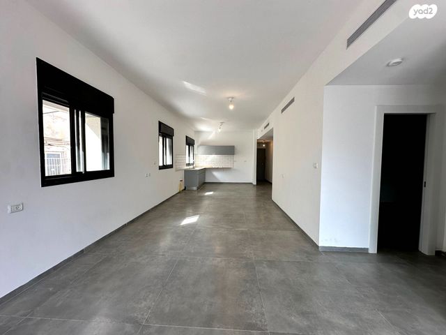 דירה, בנימין ד'ישראלי 45, אחוזה, חיפה