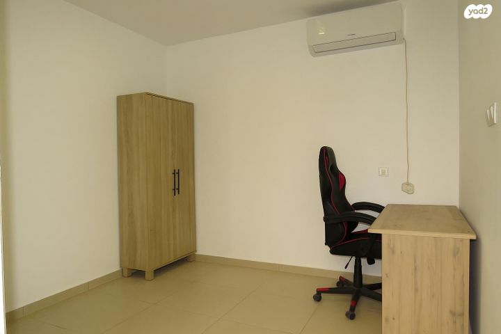 דירת גן, אירוס, ירוחם